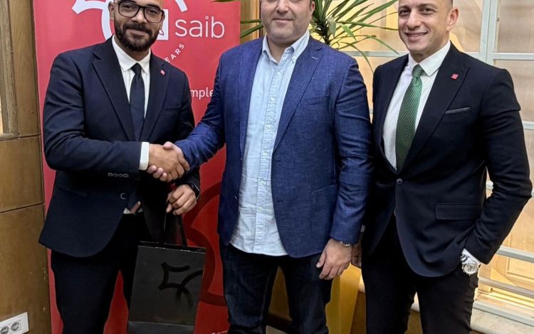 صورة تسليم الجائزة 2
