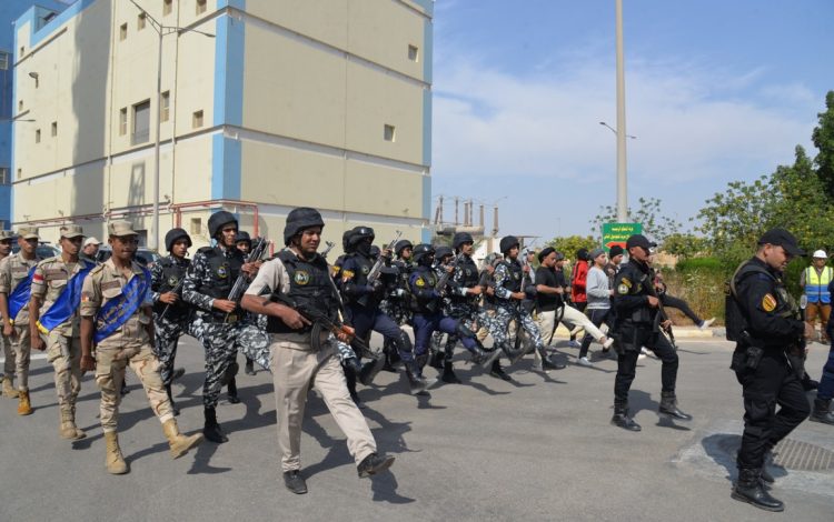 محافظ أسيوط يؤكد أهمية التدريبات المشتركة (16)