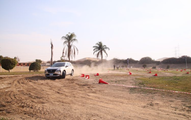 نيسان مصر تنظم تجربة قيادة متكامل للسيارة نيسان Navara الجديدة